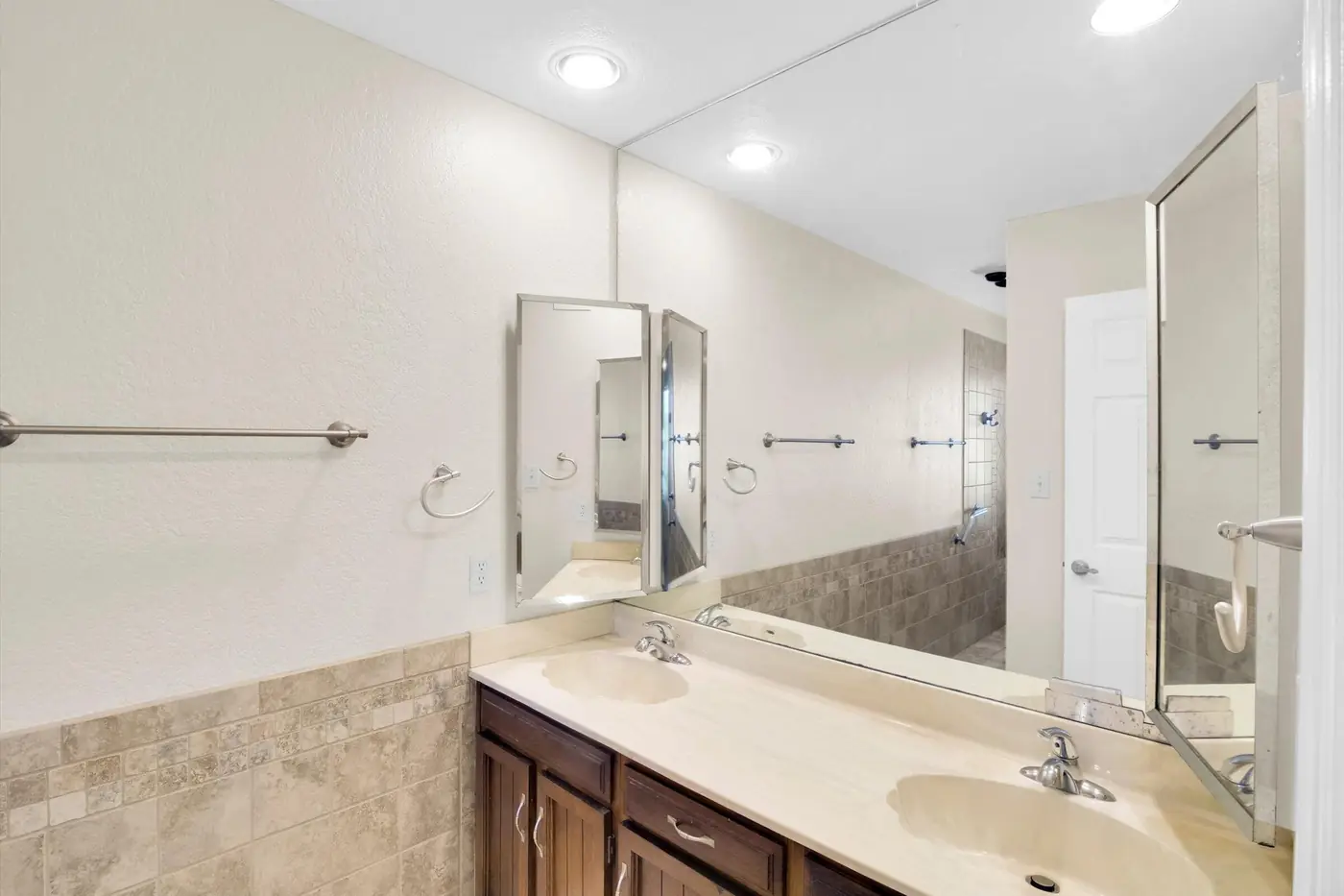 The primary bath before renovation, 5135 N 78th St Scottsdale